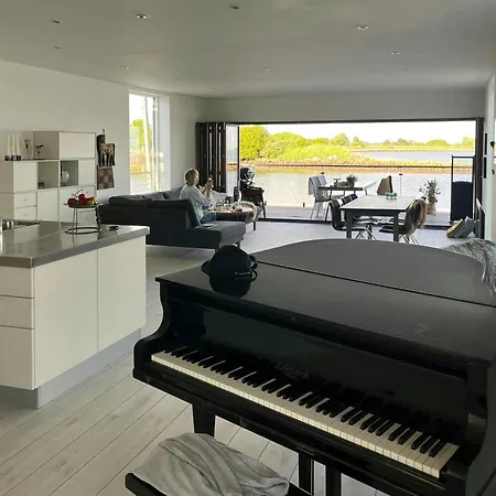 Casa vacanze Houseboat With In