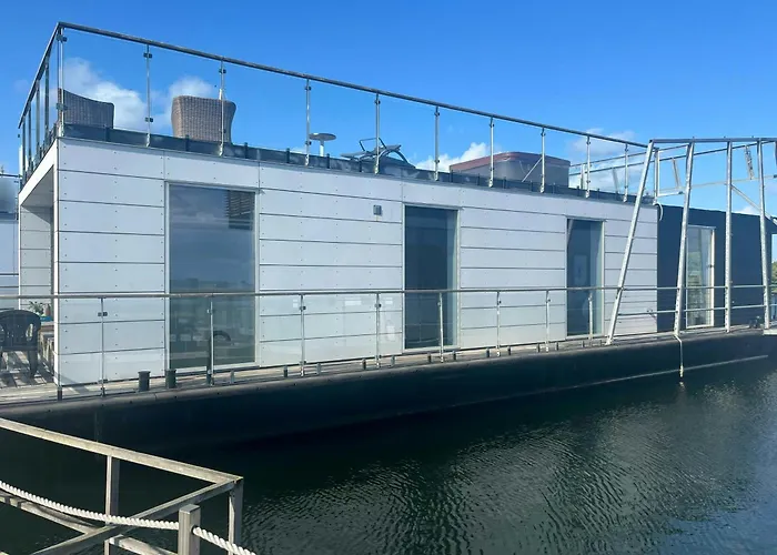 Houseboat With In Casa vacanze *